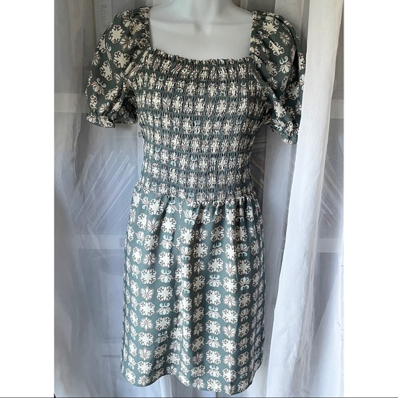 LOFT Dresses & Skirts - LOFT Floral Smocked Babydoll Mini Dress with Puff Sleeves